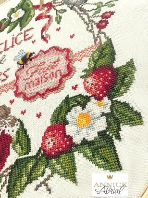 Détails broderie point de croix ©Annick Abrial