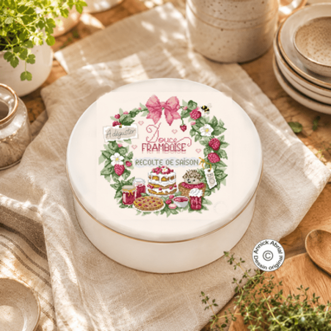Modèle point de croix Douce framboise Boite ronde ©Annick Abrial