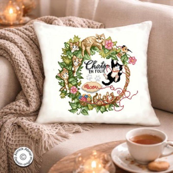 Point de croix Chats en folie coussin ©Annick Abrial